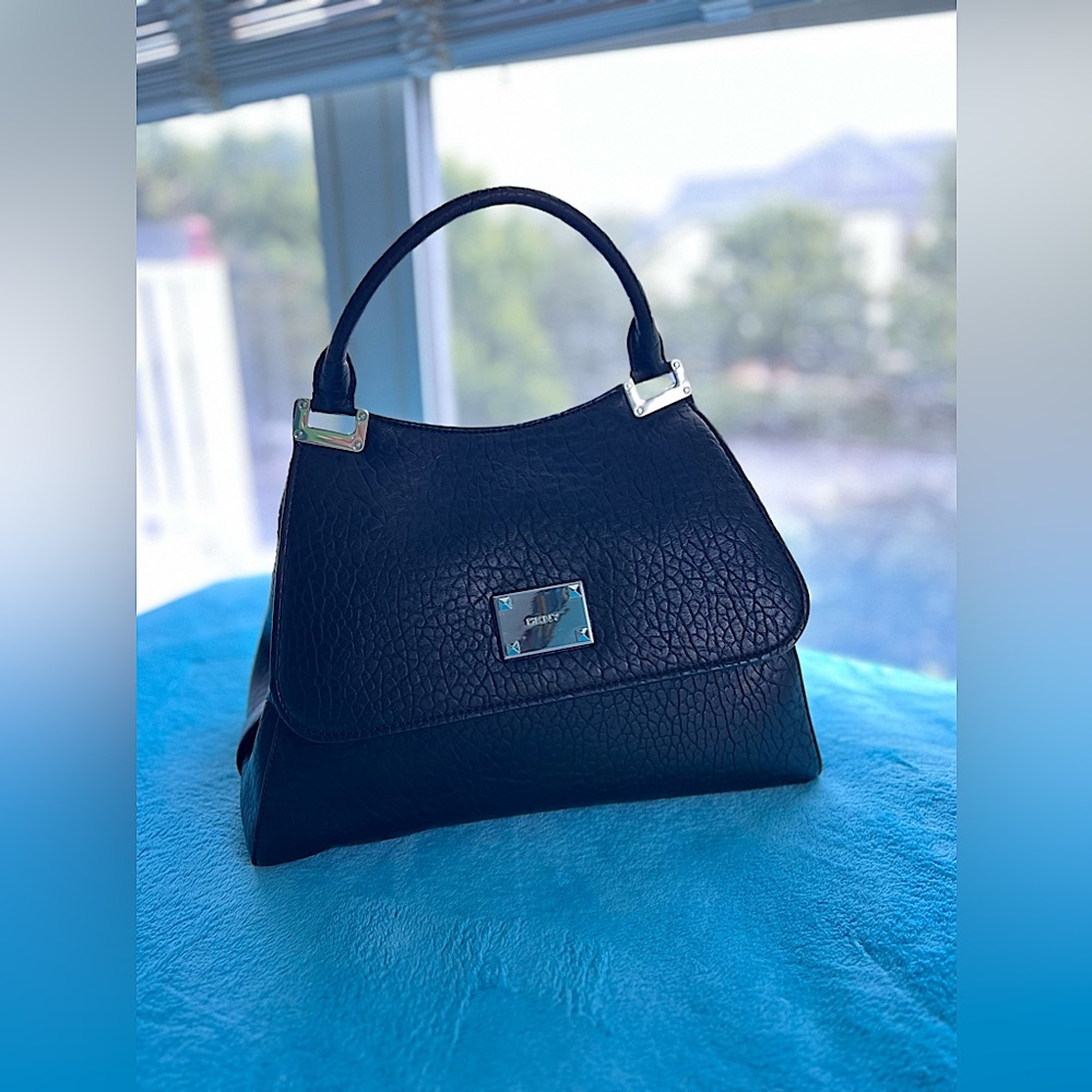 DKNY - Mia Large Satchel in black and opaque silver